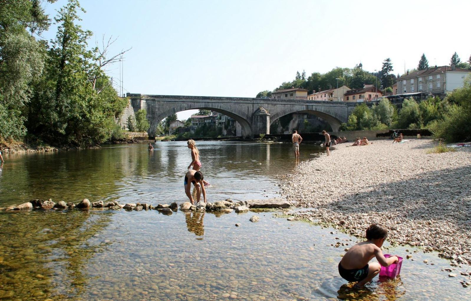 Appartement A 2 Pas De La Riviere, Proche Cnpe Et Pipa Neuville-sur-Ain Buitenkant foto